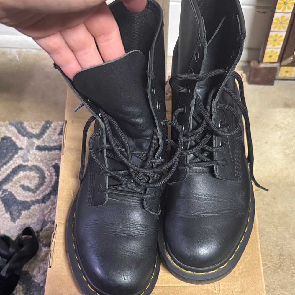 Dr.Marten black Leather Lace-Up Boots - Picture 6 of 10